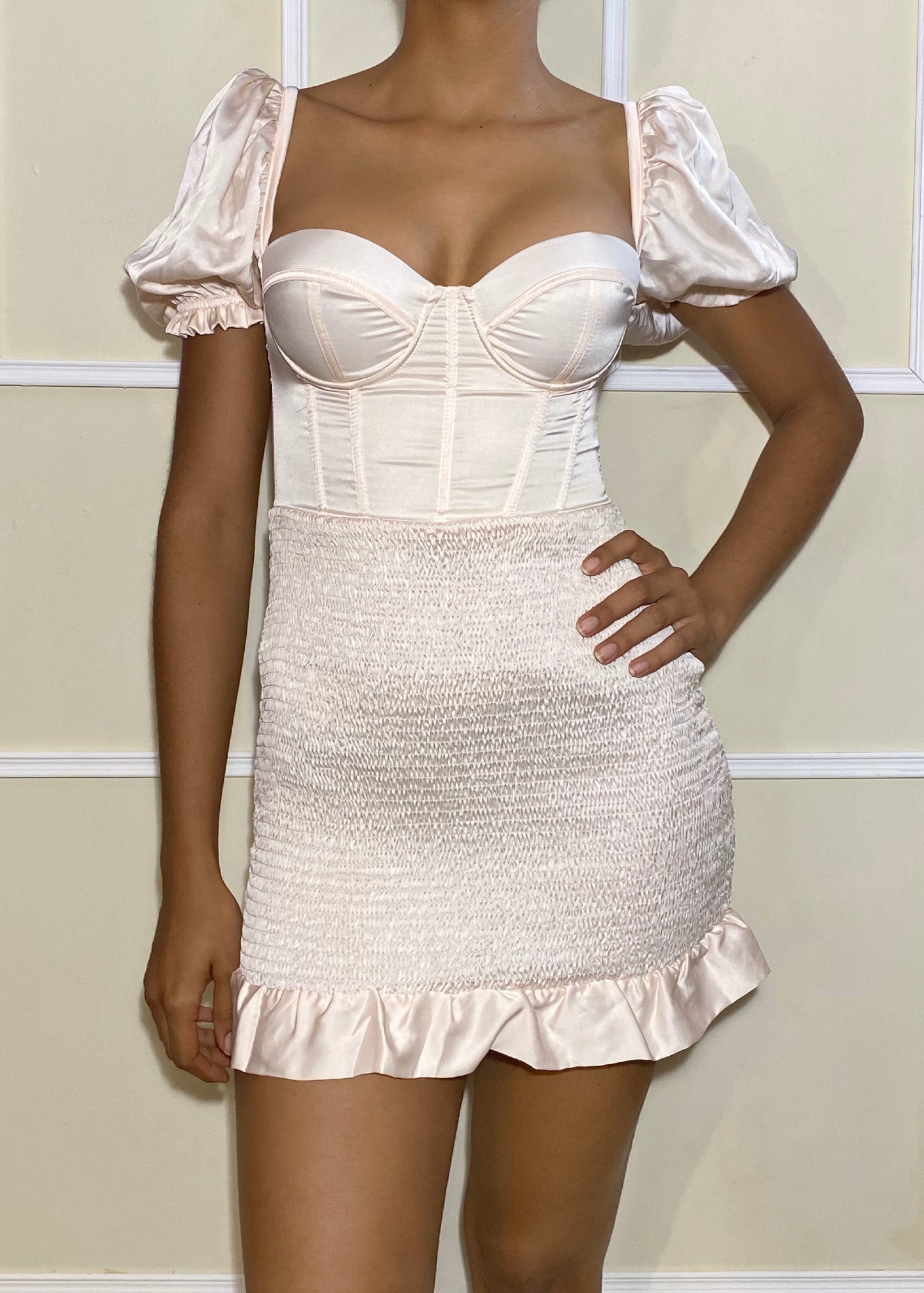 Robe mini champagne corset à manches ballon